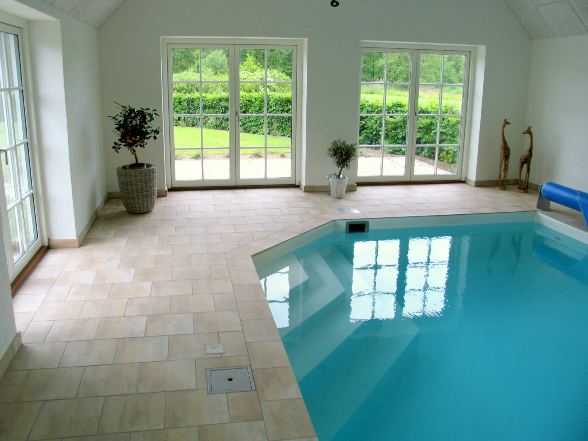 privat svømmebassin 8